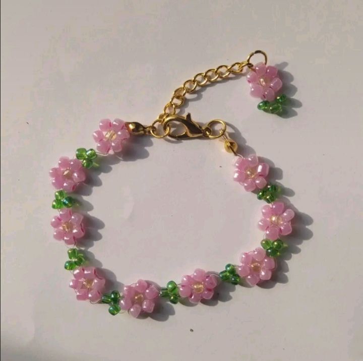 Sparklings Bloom Bracelet – Handcrafted Pink Floral Bead Chain with Gold Accents