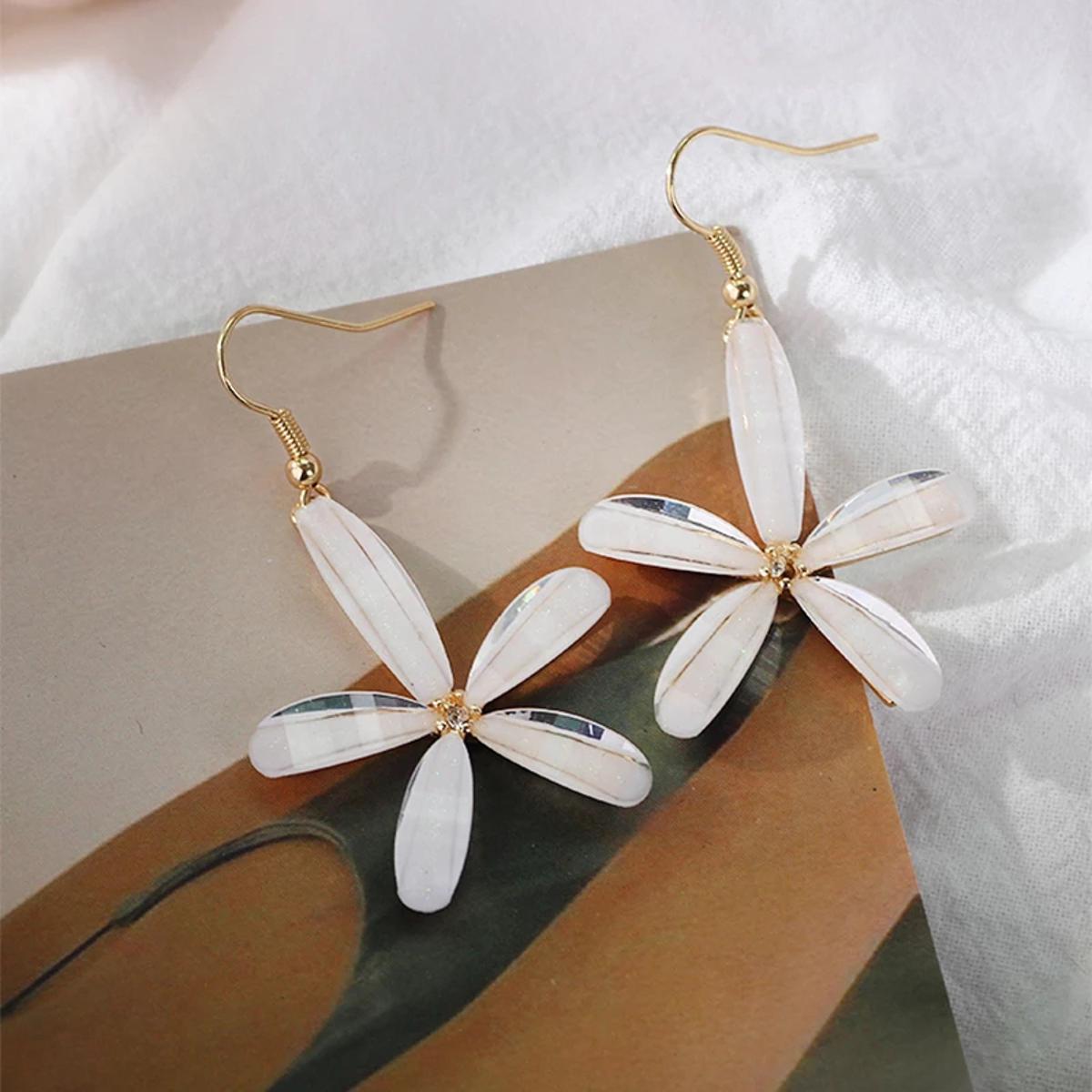 Golden Pearl Halo Stud Earrings – Elegant, Lightweight & Timeless