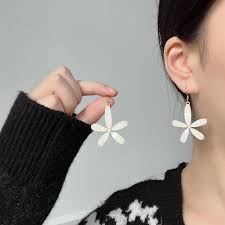 Golden Pearl Halo Stud Earrings – Elegant, Lightweight & Timeless