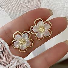 Golden Floral Pearl Stud Earrings – Lightweight & Elegant