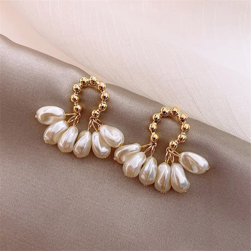 Pearl Cluster Stud Earrings – Soft Elegance with a Golden Touch